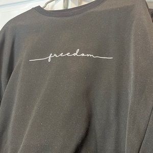 black crew neck “freedom” sweatshirt